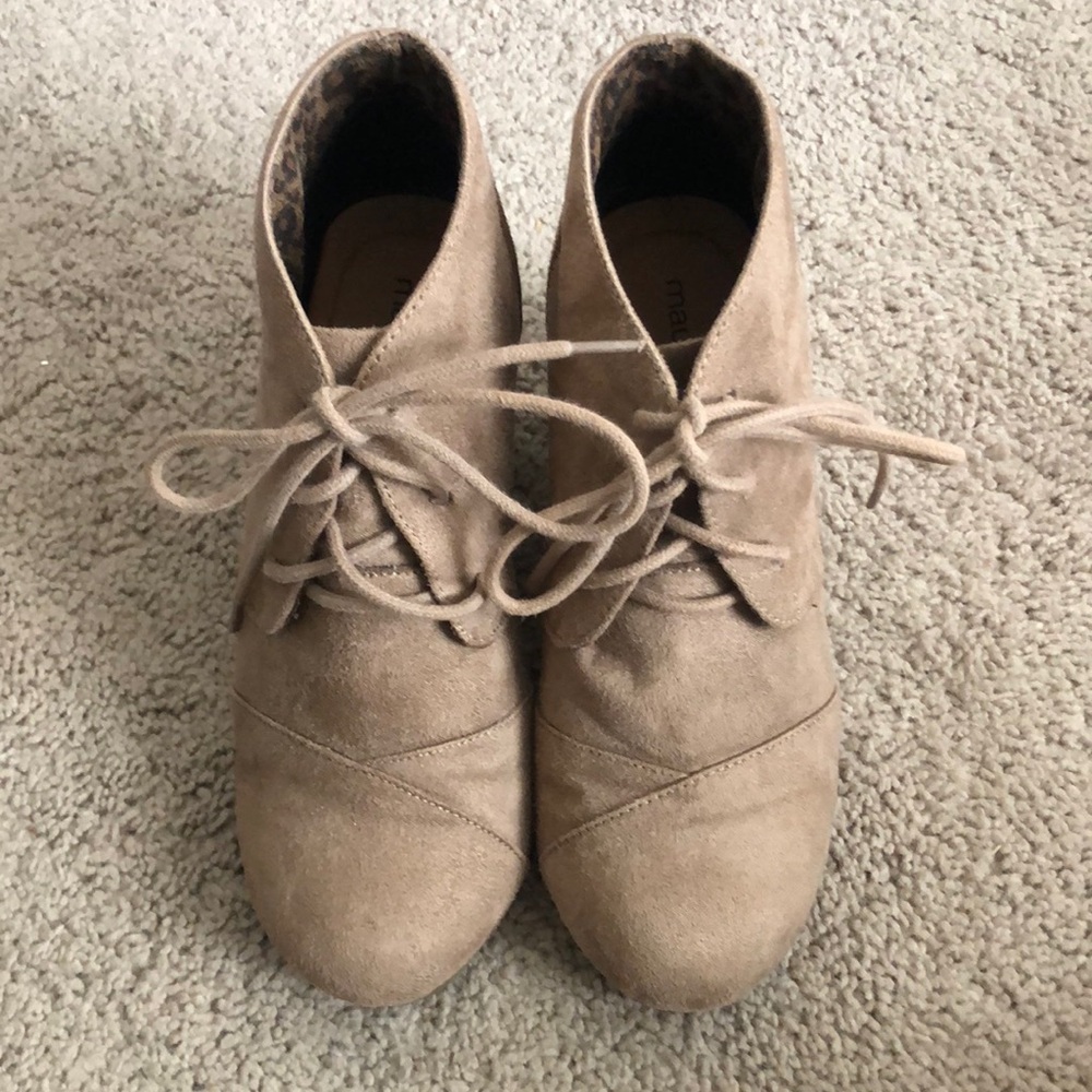 Tie booties